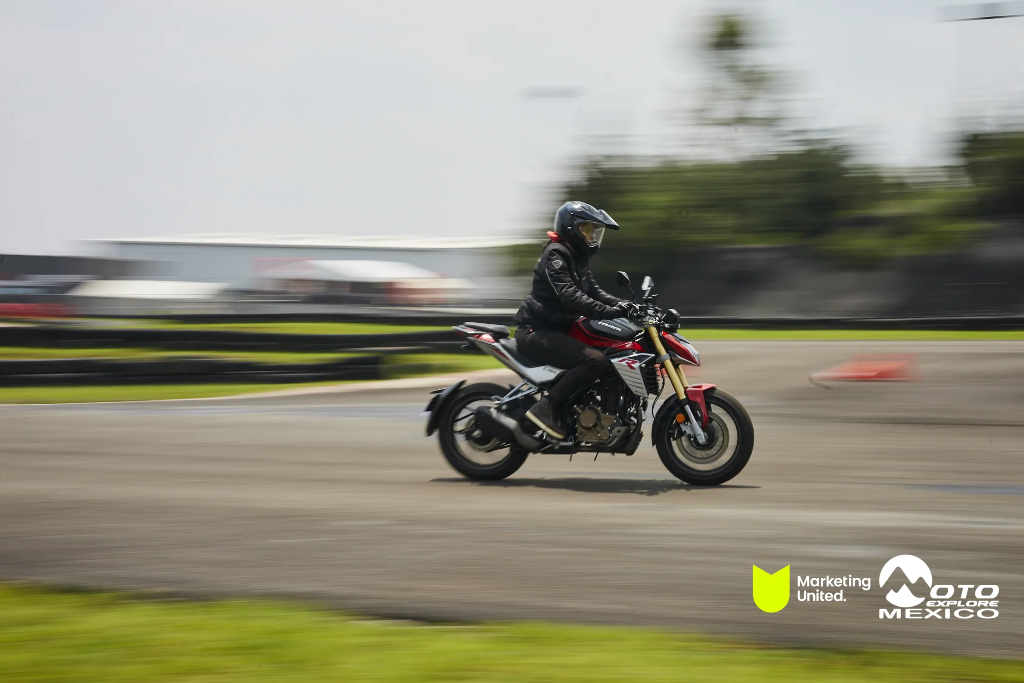 HUNK TRACKDAY 104